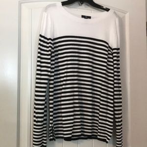 Size small lightweight gap sweater